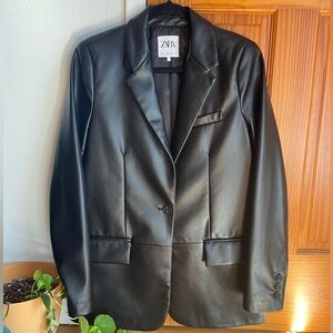 Zara Blazer size M in Black. Like new condition.